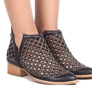 Jeffrey Campbell Taggart Black Leather Ankle Booties Almond Toe Boho Size 8